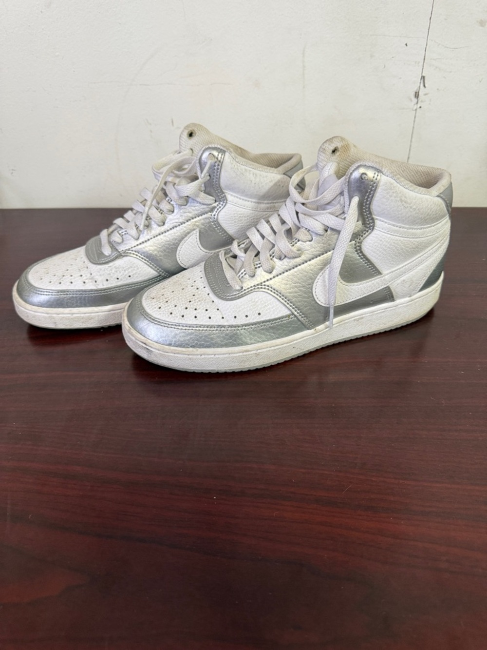 Women’s Nike Court Vision Mid Size 9